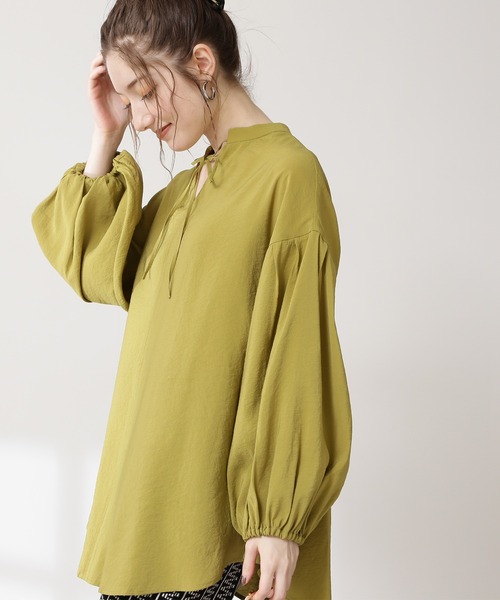 N.（N. Natural Beauty Basic）（エヌエヌナチュラルビューティーベーシック）の「◆前後２ＷＡＹハイネックブラウス（シャツ/ブラウス・レディース・オフホワイト/ブラック/イエロー・MEDIUM）」の5枚目の写真