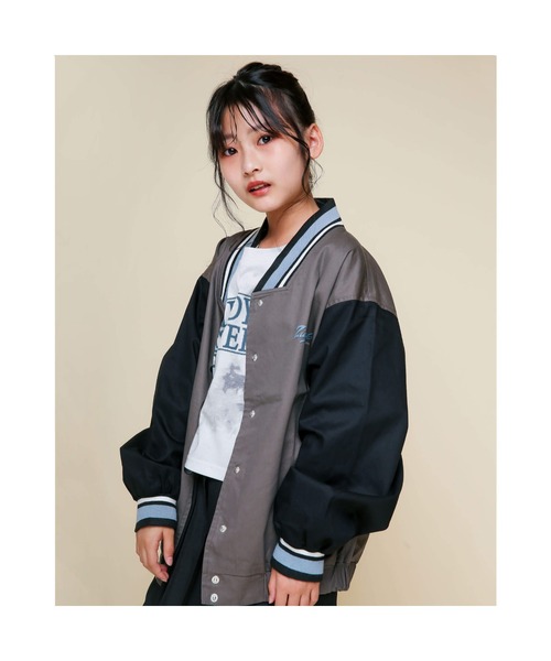 ZIDDY（ジディ）の「ZIDDY/【ニコ☆プチ掲載】 バック ロゴ スタジャン（130cm~160cm）（スタジャン・キッズ・グレー/ブルー・130/140/160/150）」の2枚目の写真