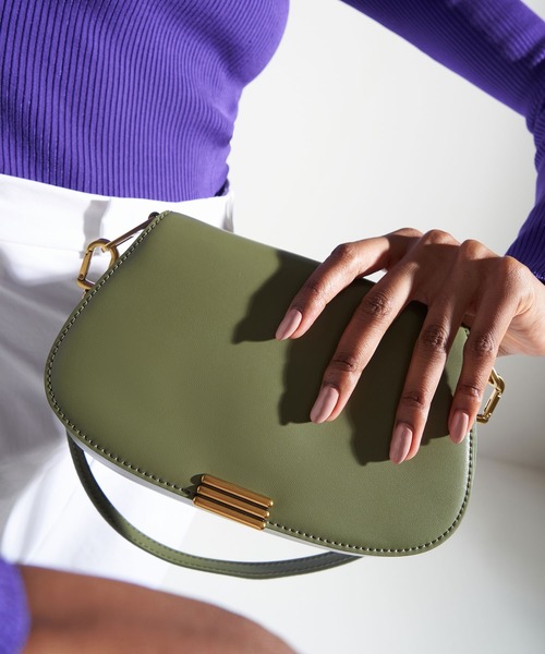 CHARLES & KEITH(チャールズ & キース)の「メタリックアクセント スモールショルダーバッグ / Metallic Accent Small Shoulder Bag(ショルダーバッグ・レディース・ブラック/オリーブ/ブルー系その他4・S)」の10枚目の写真