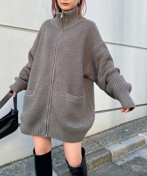 WHO'S WHO gallery（フーズフーギャラリー）の「【KOOKY'N/クーキー】スタンドカラーニットカーディガン（カーディガン/ボレロ・メンズ・チャコールグレー/ブラック/ブラウン・FREE）」の3枚目の写真