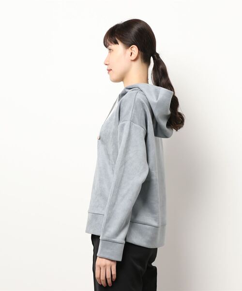 Te chichi(テチチ)の「ピーチスエード調パーカー(パーカー・レディース・ベージュ/ブルー/モカ・フリ-)」の4枚目の写真