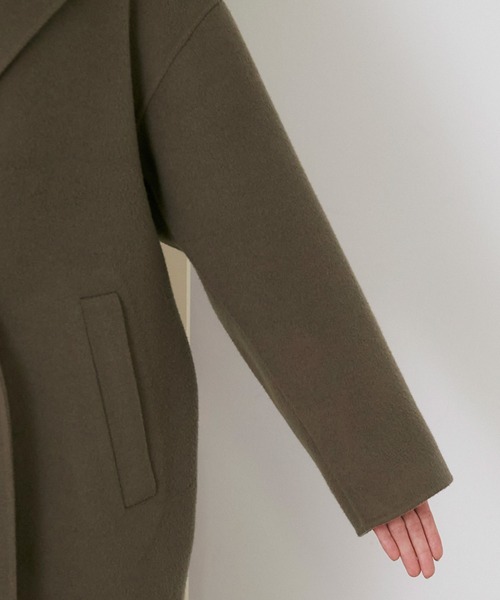 ROPE'（ロペ）の「【シリーズ】リッチリバースタンドカラーフォルムコート（チェスターコート・レディース・ブラウン/オフホワイト・38）」の10枚目の写真
