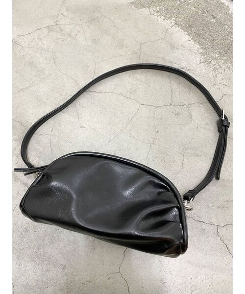 EMODA（エモダ）の「クロスボディバッグ（ボディバッグ/ウエストポーチ・レディース・ブラック/グリーン・FREE）」の2枚目の写真