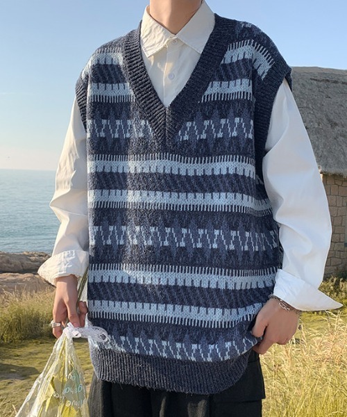 MGV（エムジーヴィー）の「Vネックデザイン柄ニットベスト（ベスト・メンズ・グレー/ブルー・X-LARGE/MEDIUM/LARGE）」の2枚目の写真