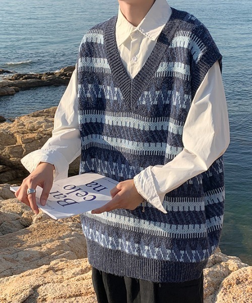 MGV（エムジーヴィー）の「Vネックデザイン柄ニットベスト（ベスト・メンズ・グレー/ブルー・X-LARGE/MEDIUM/LARGE）」の6枚目の写真