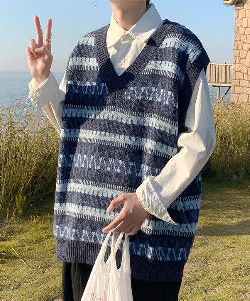MGV（エムジーヴィー）の「Vネックデザイン柄ニットベスト（ベスト・メンズ・グレー/ブルー・X-LARGE/MEDIUM/LARGE）」の10枚目の写真