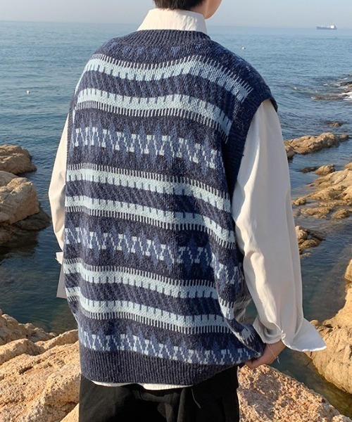 MGV（エムジーヴィー）の「Vネックデザイン柄ニットベスト（ベスト・メンズ・グレー/ブルー・X-LARGE/MEDIUM/LARGE）」の8枚目の写真