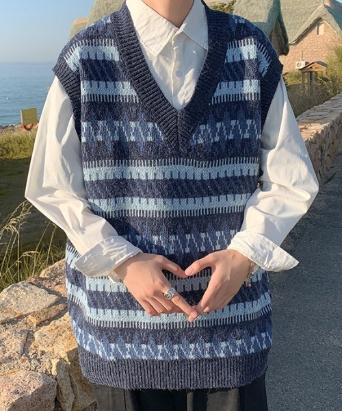 MGV（エムジーヴィー）の「Vネックデザイン柄ニットベスト（ベスト・メンズ・グレー/ブルー・X-LARGE/MEDIUM/LARGE）」の14枚目の写真
