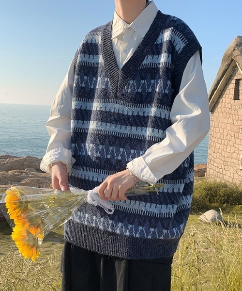 MGV（エムジーヴィー）の「Vネックデザイン柄ニットベスト（ベスト・メンズ・グレー/ブルー・X-LARGE/MEDIUM/LARGE）」の5枚目の写真