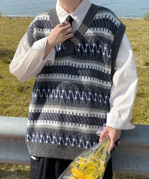 MGV（エムジーヴィー）の「Vネックデザイン柄ニットベスト（ベスト・メンズ・グレー/ブルー・X-LARGE/MEDIUM/LARGE）」の15枚目の写真