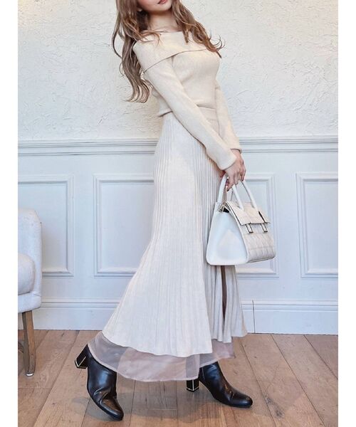 RESEXXY(リゼクシー)の「オフショルプリーツ切替え長袖ワンピース(ワンピース・レディース・アイボリー/ピンク/ブルー/ブラック・FREE)」の2枚目の写真