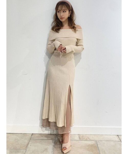 RESEXXY(リゼクシー)の「オフショルプリーツ切替え長袖ワンピース(ワンピース・レディース・アイボリー/ピンク/ブルー/ブラック・FREE)」の9枚目の写真