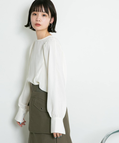 KBF(ケイビーエフ)の「BACKオープンギャザーブラウス(シャツ/ブラウス・レディース・オフホワイト/ブラック/オレンジ系その他・ONE)」の12枚目の写真
