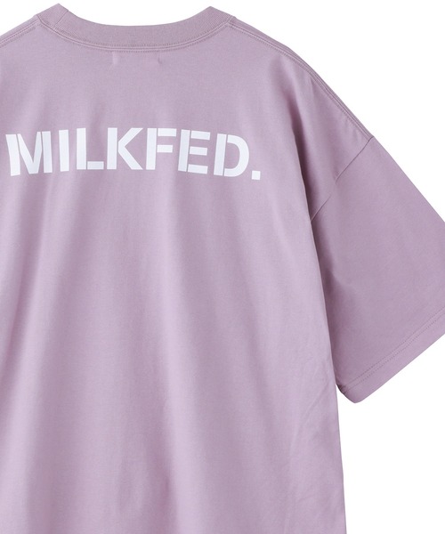 MILKFED.（ミルクフェド）の「BASIC STENCIL WIDE S/S TEE/ブランドロゴ　プリントTシャツ/半袖（Tシャツ/カットソー・レディース・ホワイト/チャコール/ライトピンク/ライトパープル/オフホワイト/ネイビー/ブラック/ライトブルー・S/M/L/XL）」の8枚目の写真