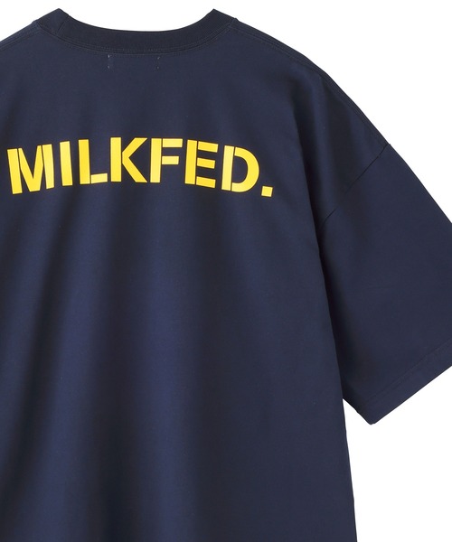 MILKFED.（ミルクフェド）の「BASIC STENCIL WIDE S/S TEE/ブランドロゴ　プリントTシャツ/半袖（Tシャツ/カットソー・レディース・ホワイト/チャコール/ライトピンク/ライトパープル/オフホワイト/ネイビー/ブラック/ライトブルー・S/M/L/XL）」の7枚目の写真