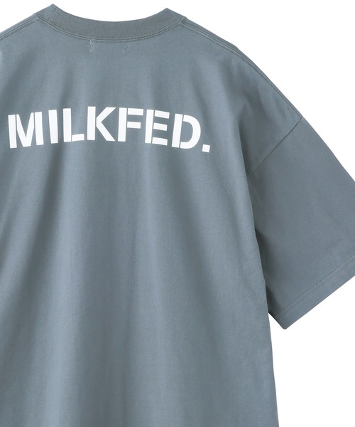 MILKFED.（ミルクフェド）の「BASIC STENCIL WIDE S/S TEE/ブランドロゴ　プリントTシャツ/半袖（Tシャツ/カットソー・レディース・ホワイト/チャコール/ライトピンク/ライトパープル/オフホワイト/ネイビー/ブラック/ライトブルー・S/M/L/XL）」の5枚目の写真