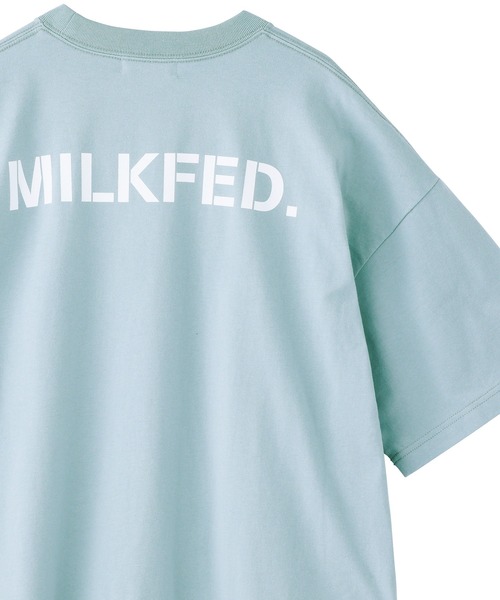 MILKFED.（ミルクフェド）の「BASIC STENCIL WIDE S/S TEE/ブランドロゴ　プリントTシャツ/半袖（Tシャツ/カットソー・レディース・ホワイト/チャコール/ライトピンク/ライトパープル/オフホワイト/ネイビー/ブラック/ライトブルー・S/M/L/XL）」の6枚目の写真