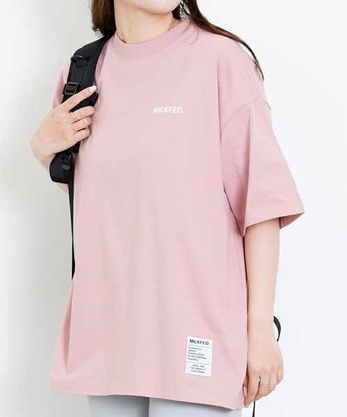 MILKFED.（ミルクフェド）の「BASIC STENCIL WIDE S/S TEE/ブランドロゴ　プリントTシャツ/半袖（Tシャツ/カットソー・レディース・ホワイト/チャコール/ライトピンク/ライトパープル/オフホワイト/ネイビー/ブラック/ライトブルー・S/M/L/XL）」の9枚目の写真