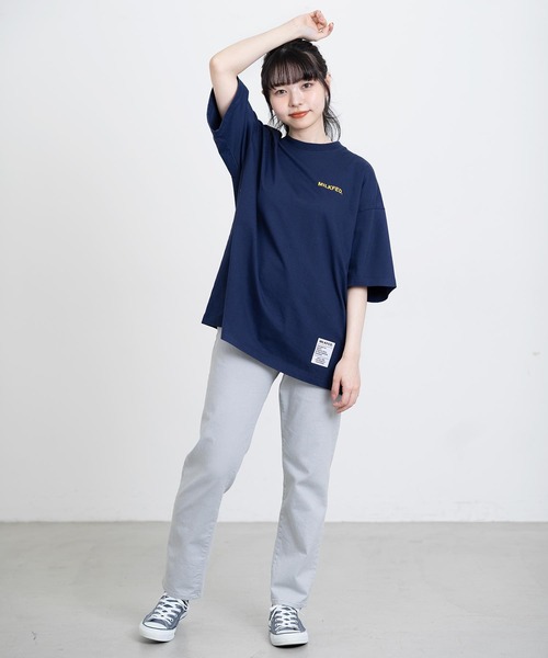 MILKFED.（ミルクフェド）の「BASIC STENCIL WIDE S/S TEE/ブランドロゴ　プリントTシャツ/半袖（Tシャツ/カットソー・レディース・ホワイト/チャコール/ライトピンク/ライトパープル/オフホワイト/ネイビー/ブラック/ライトブルー・S/M/L/XL）」の13枚目の写真