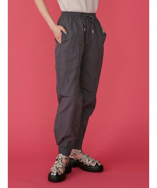 MURUA(ムルーア)の「ワッシャーナイロンパンツ(カーゴパンツ・レディース・ダークグレー/オレンジ/グリーン/ベージュ・FREE)」の2枚目の写真