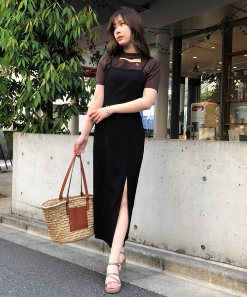 one after another NICE CLAUP(ワンアフターアナザーナイスクラップ)の「胸あきイニシャルテレコトップス(Tシャツ/カットソー・レディース・オフホワイト/ブラック/ブラック系その他/ブラウン・FREE)」の6枚目の写真