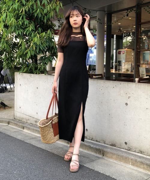one after another NICE CLAUP(ワンアフターアナザーナイスクラップ)の「胸あきイニシャルテレコトップス(Tシャツ/カットソー・レディース・オフホワイト/ブラック/ブラック系その他/ブラウン・FREE)」の7枚目の写真