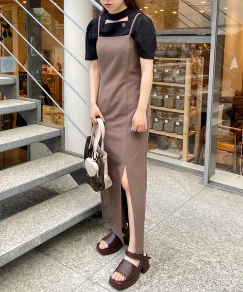 one after another NICE CLAUP(ワンアフターアナザーナイスクラップ)の「胸あきイニシャルテレコトップス(Tシャツ/カットソー・レディース・オフホワイト/ブラック/ブラック系その他/ブラウン・FREE)」の20枚目の写真