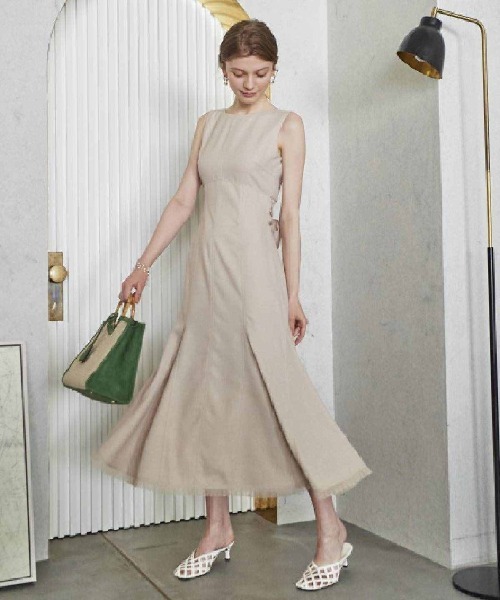 AND COUTURE（アンドクチュール）の「麻調バックシャンノースリ