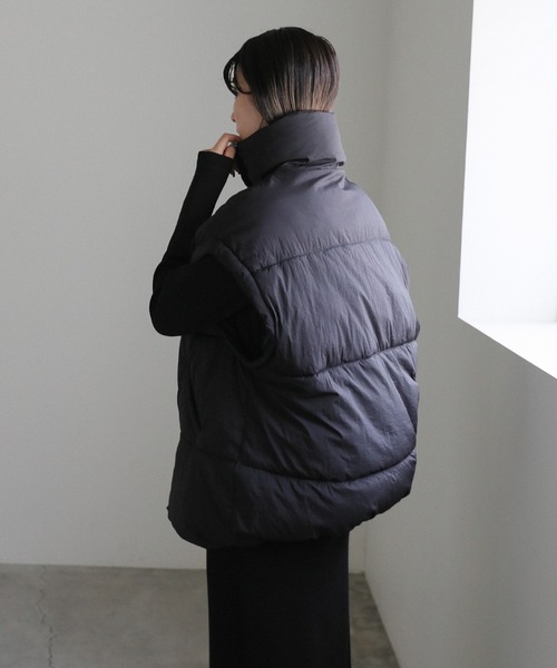 select MOCA（セレクトモカ）の「オーバーサイズスタンドカラーキルティングベスト（ダウンベスト・レディース・アイボリー/ブラック・FREE）」の10枚目の写真