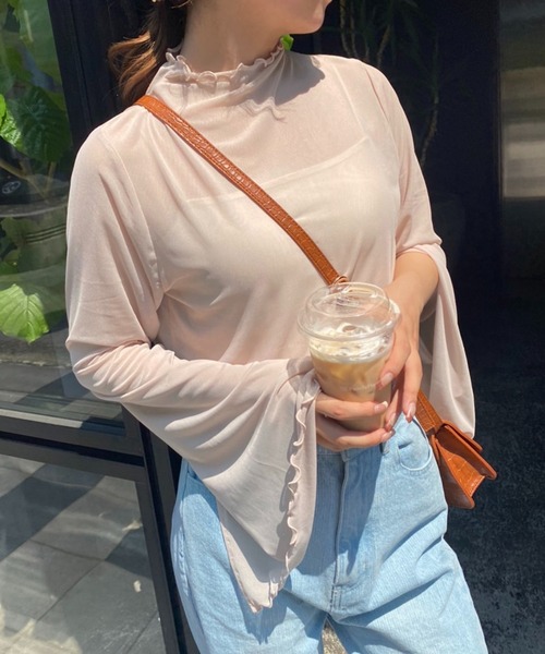 one after another NICE CLAUP（ワンアフターアナザーナイスクラップ）の「レイヤードスタイルにもおすすめ 袖フレアシアーインナー（Tシャツ/カットソー・レディース・ブラック/モカ/アイボリー/ベージュ・FREE）」の4枚目の写真