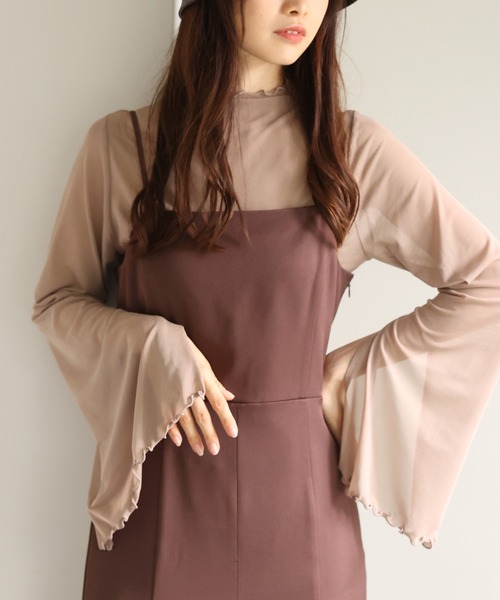 one after another NICE CLAUP（ワンアフターアナザーナイスクラップ）の「レイヤードスタイルにもおすすめ 袖フレアシアーインナー（Tシャツ/カットソー・レディース・ブラック/モカ/アイボリー/ベージュ・FREE）」の3枚目の写真