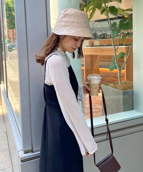 one after another NICE CLAUP（ワンアフターアナザーナイスクラップ）の「レイヤードスタイルにもおすすめ 袖フレアシアーインナー（Tシャツ/カットソー・レディース・ブラック/モカ/アイボリー/ベージュ・FREE）」の6枚目の写真