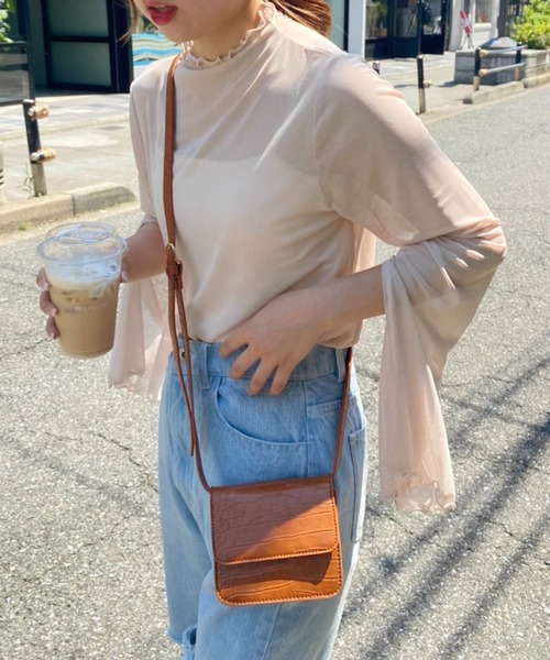 one after another NICE CLAUP（ワンアフターアナザーナイスクラップ）の「レイヤードスタイルにもおすすめ 袖フレアシアーインナー（Tシャツ/カットソー・レディース・ブラック/モカ/アイボリー/ベージュ・FREE）」の14枚目の写真