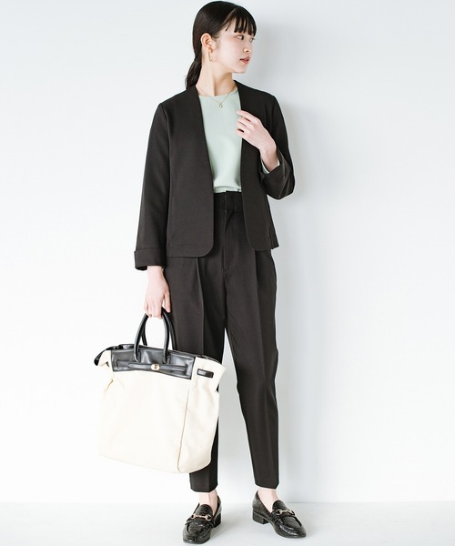 haco!(ハコ)の「これさえあればきちんとシーンも急な雨も怖くない!撥水加工のフォーマル裏地付きジャケット・パンツ2点セット by que made me(スーツセット・レディース・グレー/ネイビー/ブラック・LARGE/X-LARGE/SMALL/MEDIUM)」の4枚目の写真