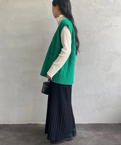 THE SHINZONE（ザ　シンゾーン）の「[THE SHINZONE/ザ シンゾーン] チルデン Vネックニットベスト（ベスト・レディース・ホワイト/グリーン・F）」の8枚目の写真