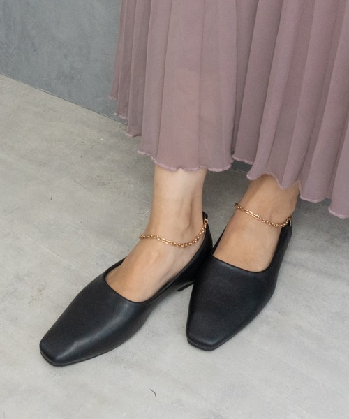 Fabby fabby(ファビィーファビィー)の「アンクル金具付きスクエアフラットシューズ(ドレスシューズ・レディース・ブラウン/ブラック/ベージュ/オフホワイト・LARGE/MEDIUM/SMALL)」の3枚目の写真