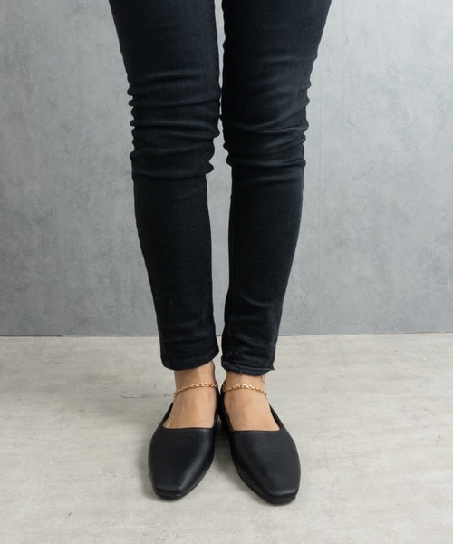 Fabby fabby(ファビィーファビィー)の「アンクル金具付きスクエアフラットシューズ(ドレスシューズ・レディース・ブラウン/ブラック/ベージュ/オフホワイト・LARGE/MEDIUM/SMALL)」の15枚目の写真