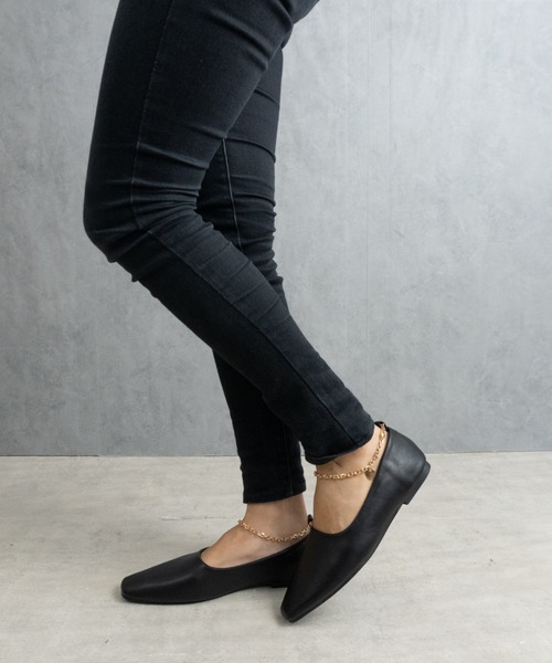 Fabby fabby(ファビィーファビィー)の「アンクル金具付きスクエアフラットシューズ(ドレスシューズ・レディース・ブラウン/ブラック/ベージュ/オフホワイト・LARGE/MEDIUM/SMALL)」の16枚目の写真