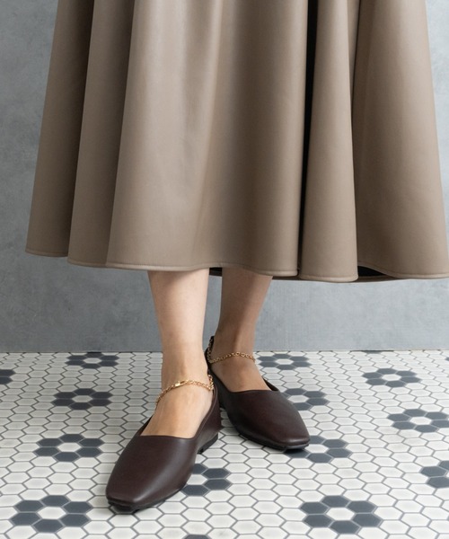 Fabby fabby(ファビィーファビィー)の「アンクル金具付きスクエアフラットシューズ(ドレスシューズ・レディース・ブラウン/ブラック/ベージュ/オフホワイト・LARGE/MEDIUM/SMALL)」の18枚目の写真
