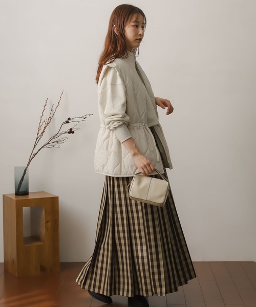 SENSE OF PLACE by URBAN RESEARCH（センスオブプレイスバイアーバンリサーチ）の「『UR TECH』キルティングベスト（ダウンベスト・レディース・アイボリー/カーキ/ブラック・ONE）」の9枚目の写真