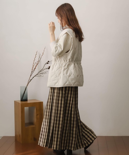 SENSE OF PLACE by URBAN RESEARCH（センスオブプレイスバイアーバンリサーチ）の「『UR TECH』キルティングベスト（ダウンベスト・レディース・アイボリー/カーキ/ブラック・ONE）」の11枚目の写真