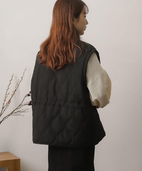 SENSE OF PLACE by URBAN RESEARCH（センスオブプレイスバイアーバンリサーチ）の「『UR TECH』キルティングベスト（ダウンベスト・レディース・アイボリー/カーキ/ブラック・ONE）」の15枚目の写真