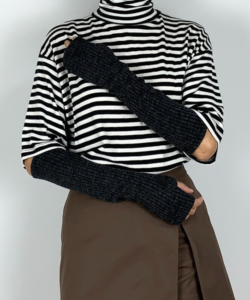 me+em select(ミームセレクト)の「肘丈リブアームウォーマー(アームカバー・レディース・アイボリー/ブラック/グレー/チャコールグレー・FREE)」の7枚目の写真