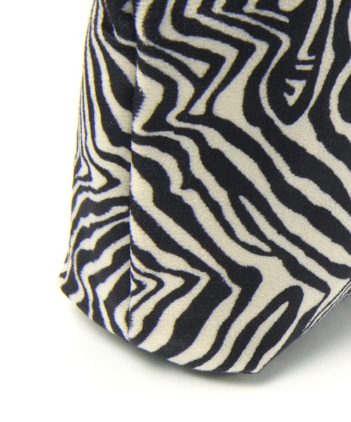 LEPSIM（レプシィム）の「アソートフナガタポーチ　162533（ポーチ・レディース・ゼブラ/アイボリー/ブルー・ONE SIZE）」の10枚目の写真
