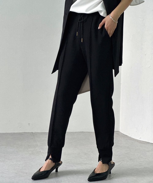 LAVEANGE（ラビアンジェ）の「スリットジョガーパンツ（その他パンツ・レディース・ブラウン/ブラック・3L/L/4L/M/LL）」の4枚目の写真