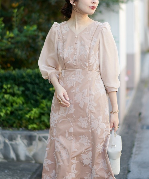 natural couture（ナチュラルクチュール）の「オケージョン対応　大花フロッキーワンピース（ドレス・レディース・ベージュ/ブラック・FREE）」の2枚目の写真