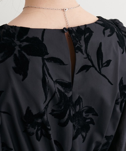 natural couture（ナチュラルクチュール）の「オケージョン対応　大花フロッキーワンピース（ドレス・レディース・ベージュ/ブラック・FREE）」の5枚目の写真