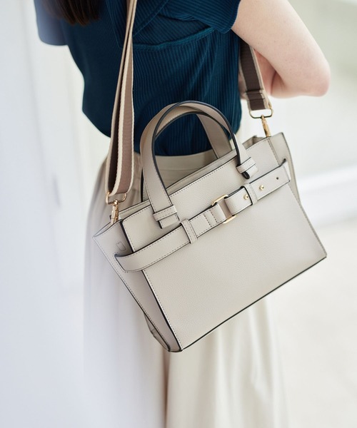 Andemiu(アンデミュウ)の「【WEB限定ブラック】ラインショルダーバッグ185464(ショルダーバッグ・レディース・ブラウン/アイボリー/ブラック/ブルー・FREE)」の2枚目の写真