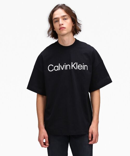 Calvin Klein(カルバン・クライン)の「ロゴプリント Tシャツ(Tシャツ/カットソー・メンズ・ブラック/ホワイト・L/M/S)」の1枚目の写真