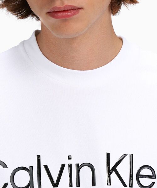 Calvin Klein(カルバン・クライン)の「ロゴプリント Tシャツ(Tシャツ/カットソー・メンズ・ブラック/ホワイト・L/M/S)」の4枚目の写真